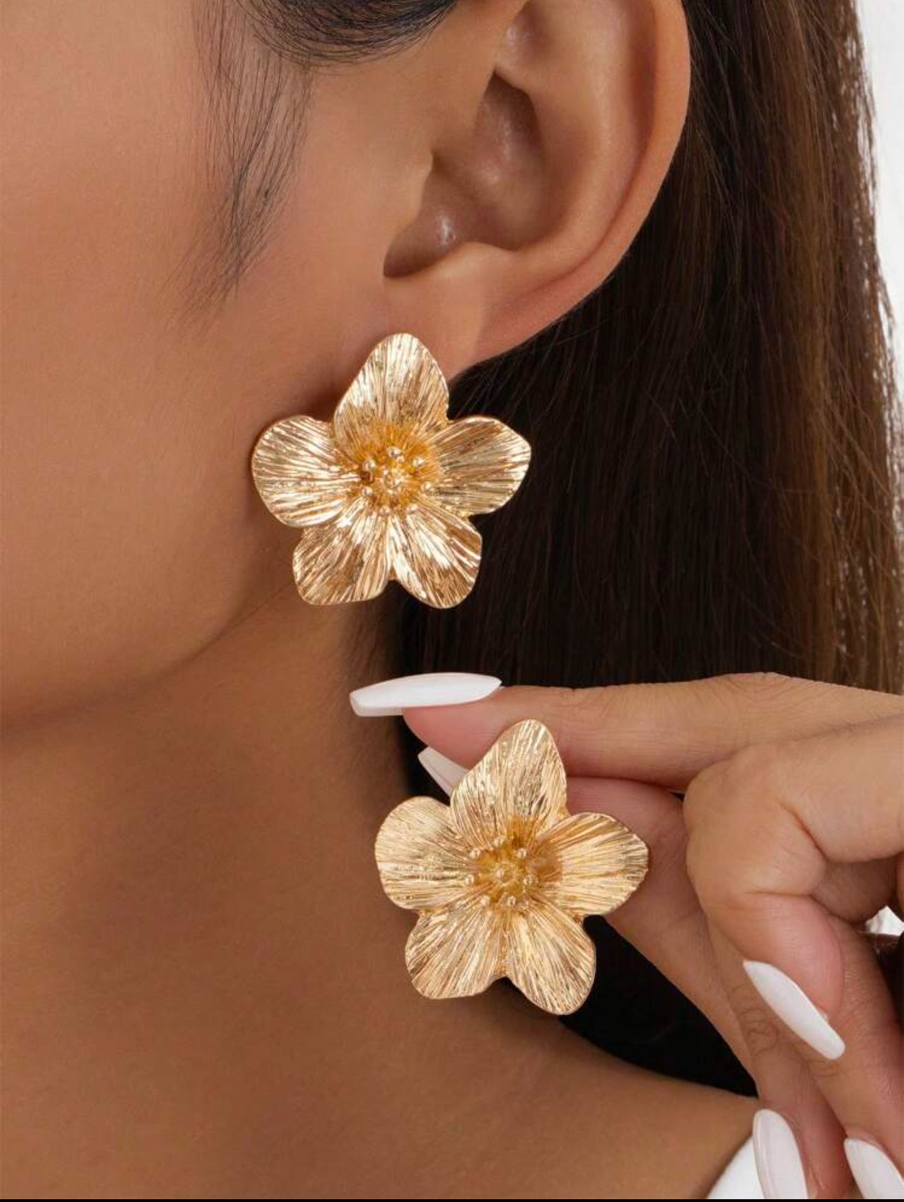 Exquisite Golden Floral Stud Earrings